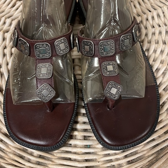 Minnetonka SALE! - Picture 4 of 11